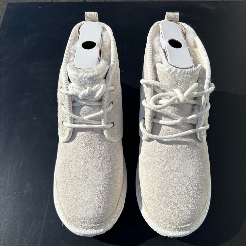 UGG Neumel II Boots Kids Size 5 (Big Kid) Size 7 (Women’s) White – NEW w/ Box